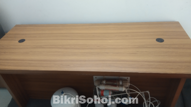 Computer table